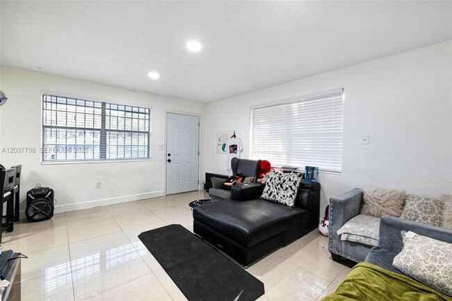 Photo - 1519 NW 40th St Unit 1