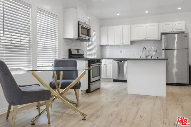 Building Photo - 933 N Fairfax Ave Unit 1 Rental