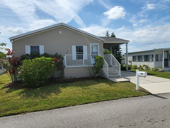 Photo - 182 Oleander St