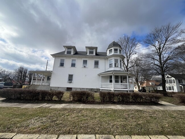 Photo - 489 E Harrison St