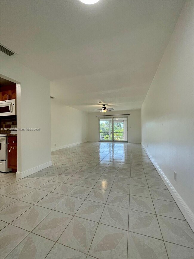 Photo - 700 Layne Blvd Unidad 309A