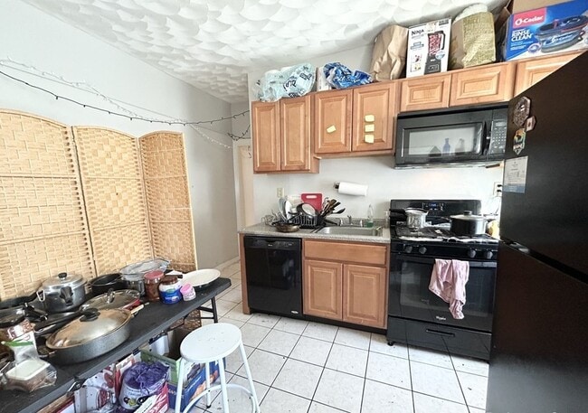 Building Photo - 157 E Cottage St Unit #3 Rental