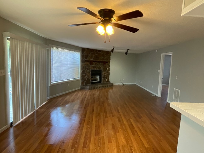 Building Photo - 276 Knoll Dr Rental