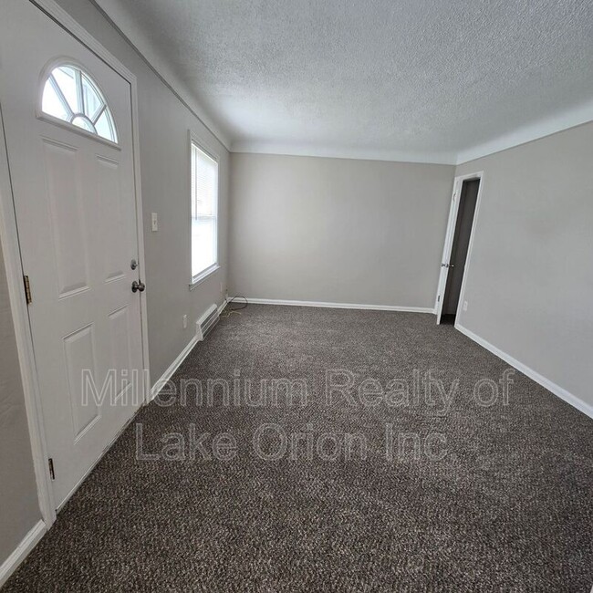 Photo - 18715 Roscommon St