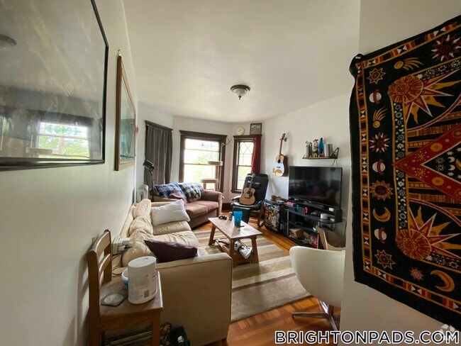 Building Photo - 35 Langley Rd Rental