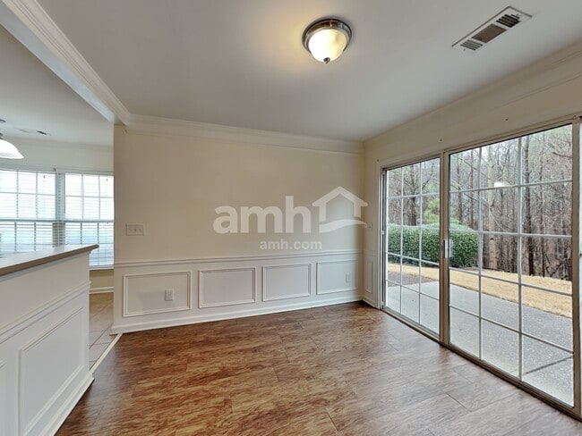 Photo - 325 Balaban Cir