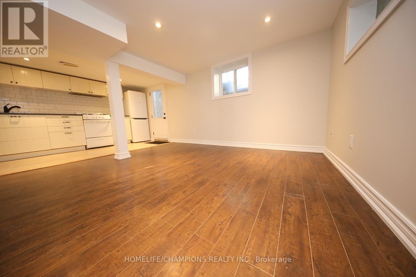 Photo - 1444 Dundas St E