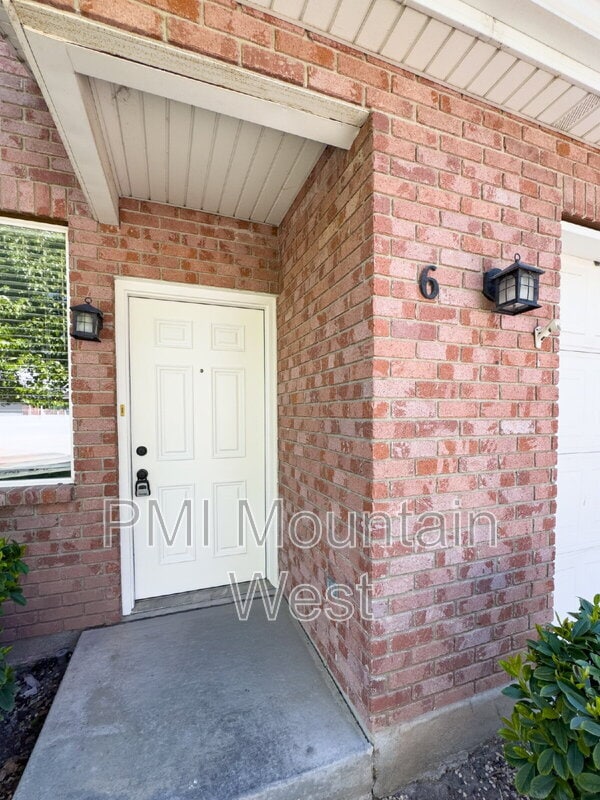 Photo - 55 Peregrine Ln