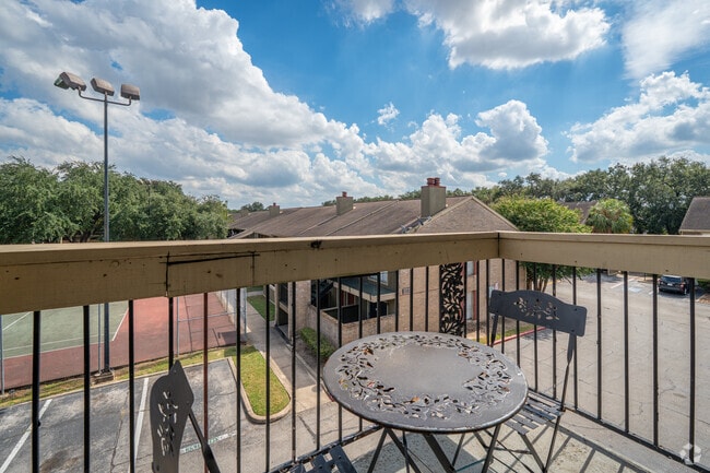 1BR, 1BA - 635SF - Balcony