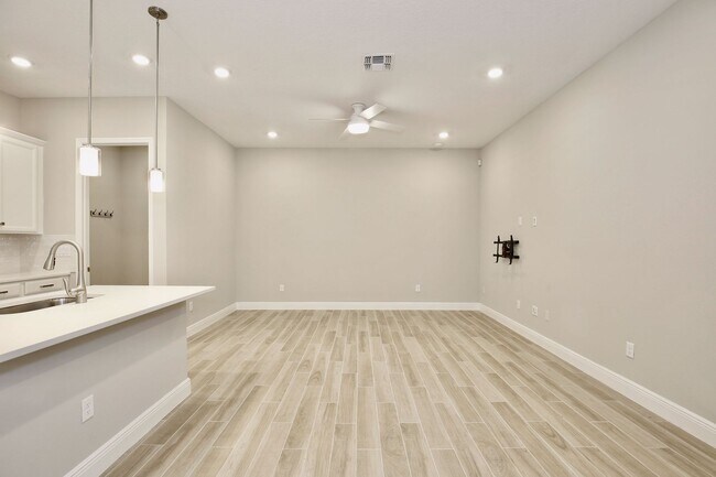 Photo - 6491 Cyrils Dr