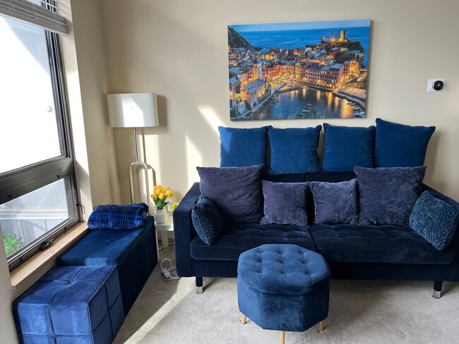 Building Photo - 7600 Lyndale Ave S Unit 418