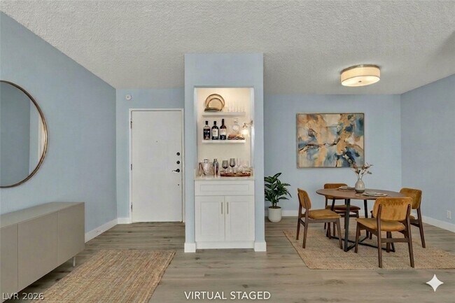 Photo - 725 N Royal Crest Cir Unit 237