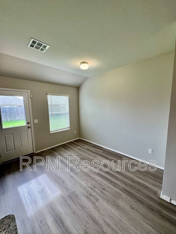 Photo - 1820 Hayes Ln