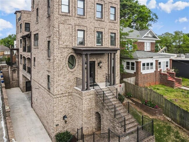 Photo - 629 Boulevard NE