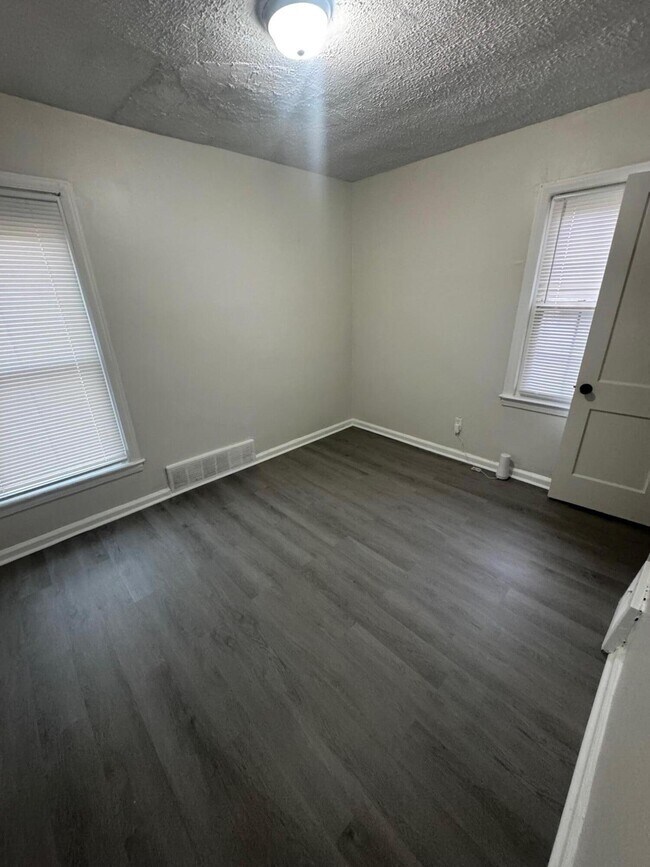 Photo - 8900 Artesian St