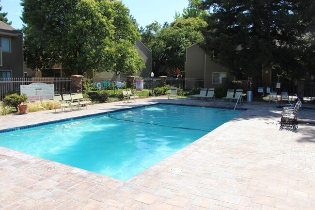 Photo - Available now! Studio apartment!