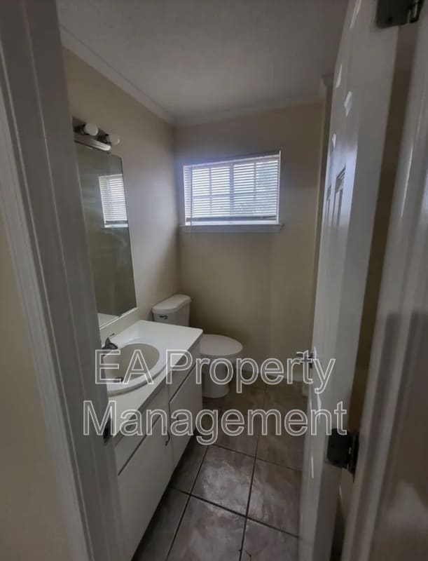 Photo - 1220 Rosemont Ave NW
