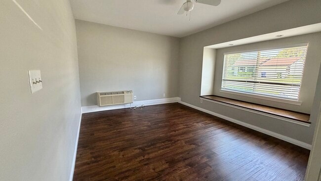 Photo - 1803 Redbud Cir