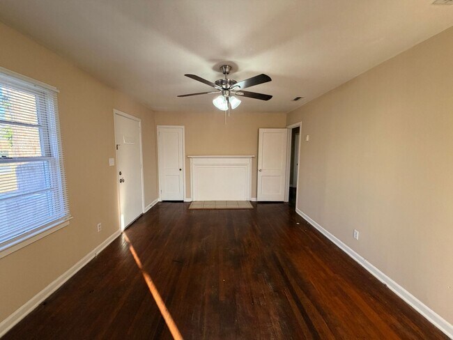 Building Photo - Studio Home in Valdoasta