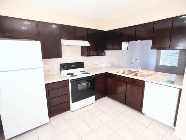 Photo - 2 Bedroom 2.5 bath apartment in residential south Denton area. Ecellent location.