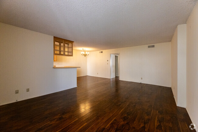 Building Photo - 5330 Zelzah Ave Unit 4 Rental