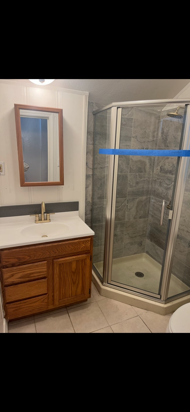 Updated Shower & Bathroom - 731 Lucas Ave Unit Studio Rental