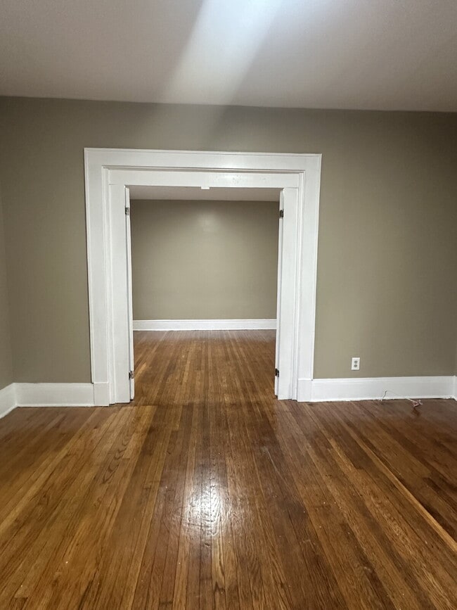 Photo - Spacious one-bedroom apartment located on Hazelwood in Rochester, NY. Unidad Down