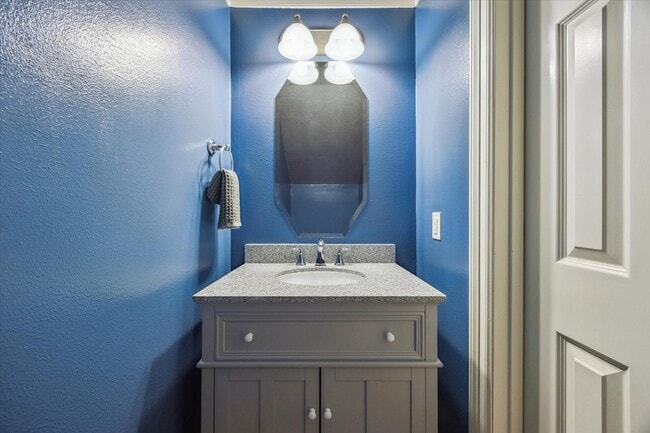 Building Photo - 5337 Elm St