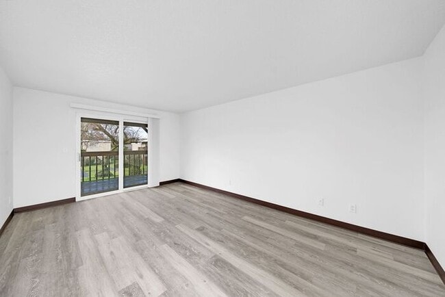 Photo - 2 bedroom 1 bath in Milwaukie!! 1st month ...