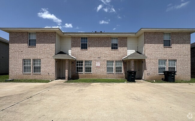 Building Photo - 5709 Redstone Dr Rental