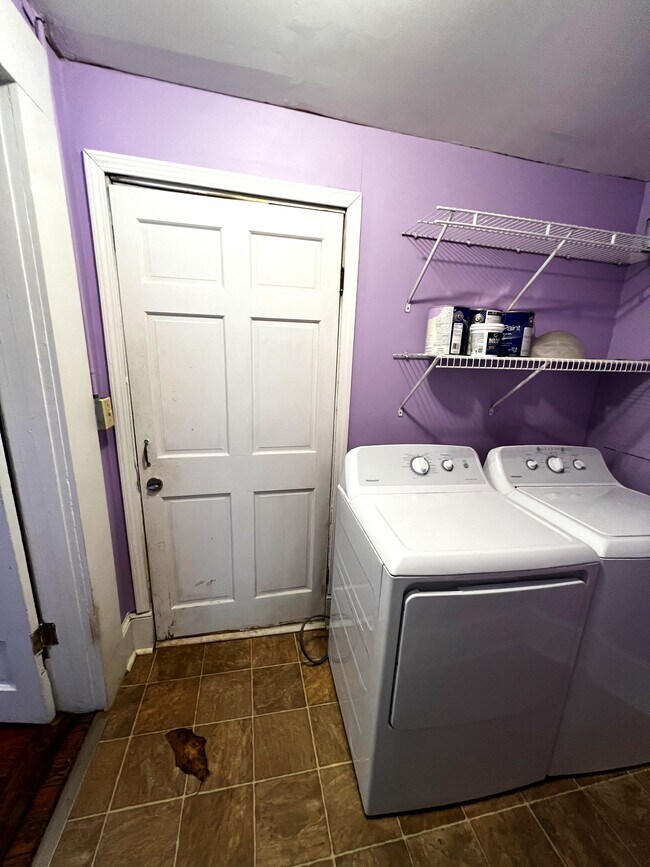 Photo - 1098 Center St NW