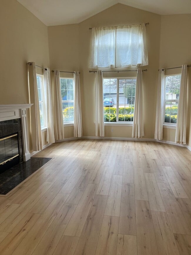 Photo - CAMPBELL - Executive 5 bedroom home in a desirable neighborhood