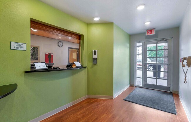 Furnished Studio-Lake Worth