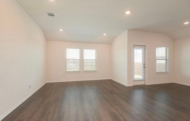 Photo - 511 Windrow Dr
