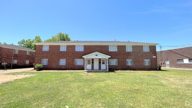 Building Photo - COMPLETLY RENOVATED 3-Bedroom Rental