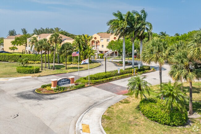 Entrance - Villas At Lakeview