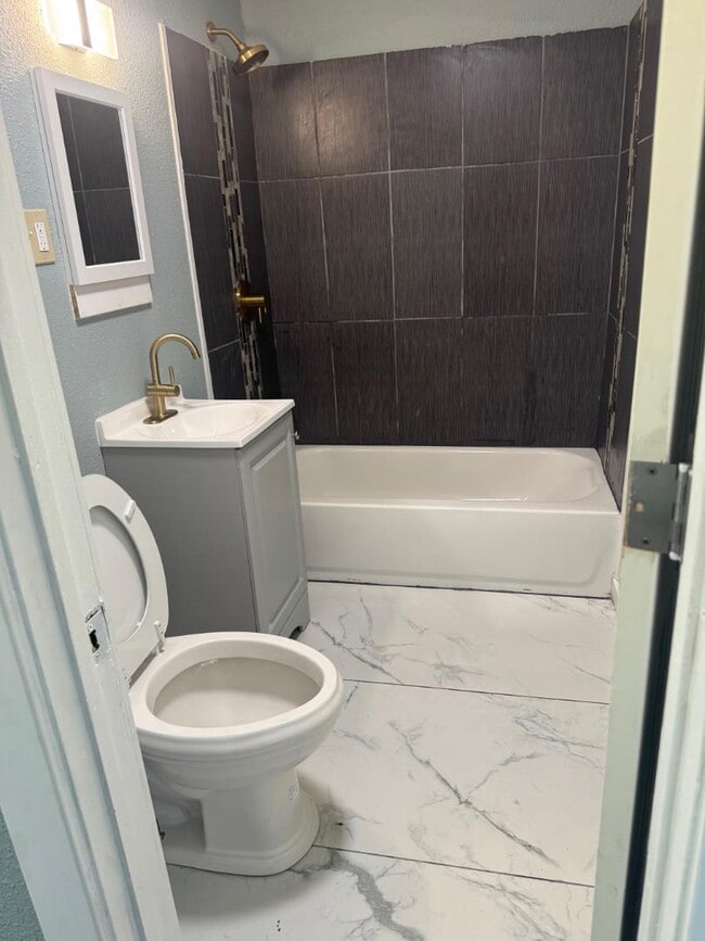 Photo - 3432 SE Bryant St