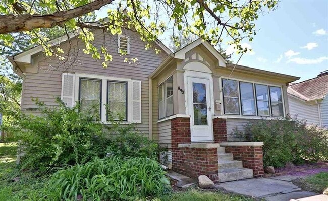 Building Photo - Elmwood Park Charmer Rental