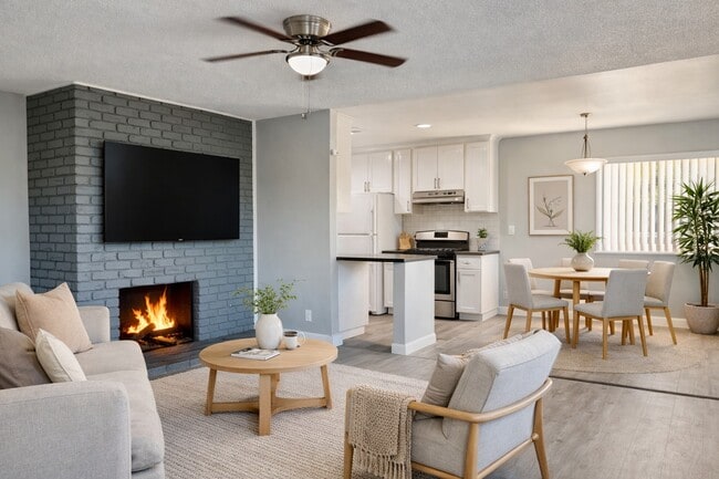 Building Photo - 17092 Emerald Ln Unit D