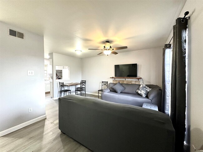 Photo - 4120 Hartt St