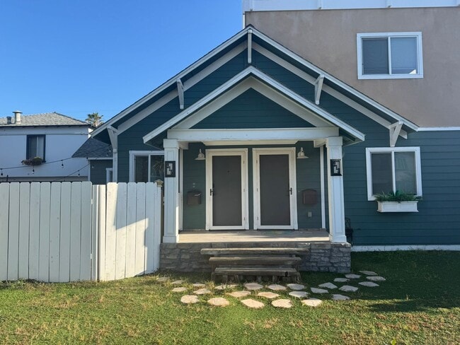 Building Photo - Remodeled | Private Side Yard