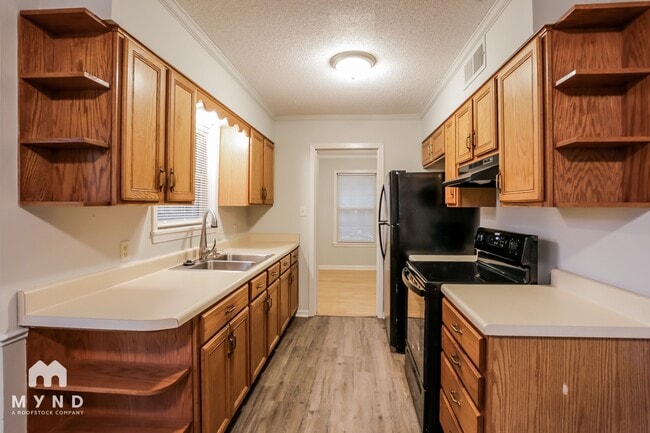 Photo - 1176 Cedar Cir S