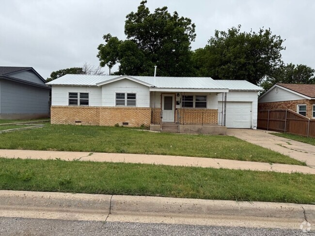 Building Photo - 821 N Dwight St Rental