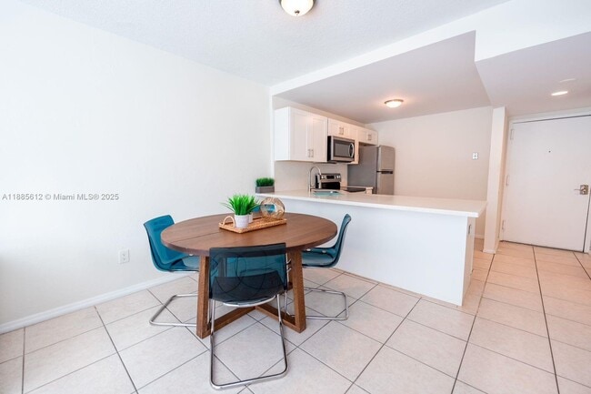 Photo - 2345 NE 135th St Unidad 307