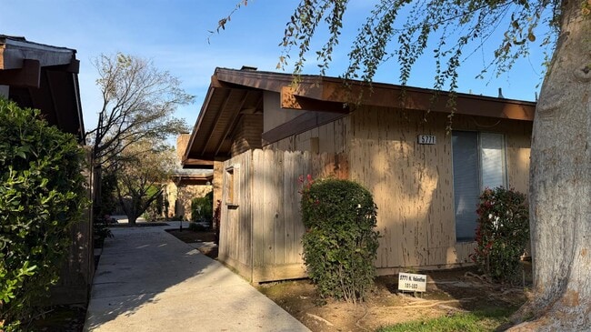 Building Photo - 5707 N Valentine Ave