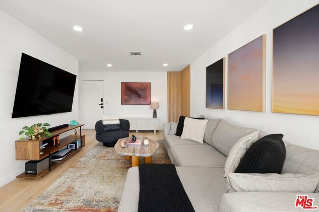 Photo - 7300 Franklin Ave Unidad 554