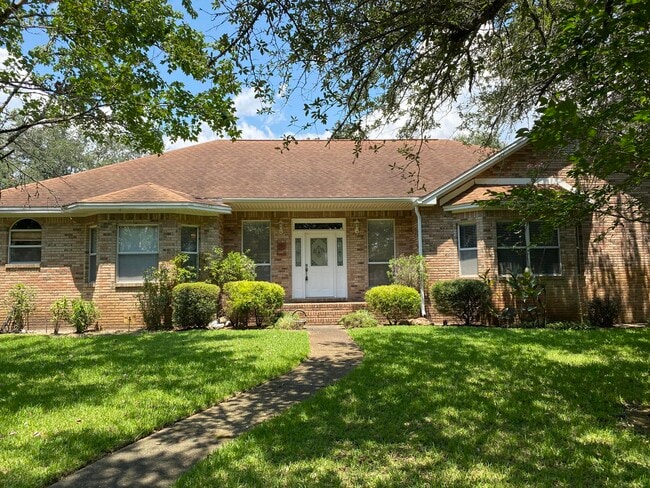 Photo - 2020 Plantation Oaks Dr