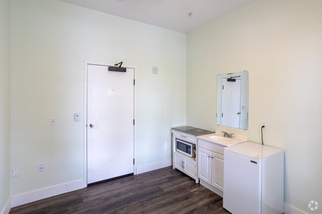 Studio - 167 SF - 732 E. Santa Clara St.