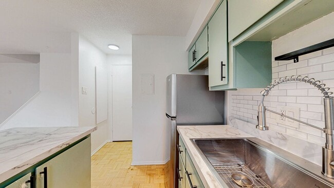 Photo - 1355 N Gaylord St Unidad 1355 Gaylord St #8