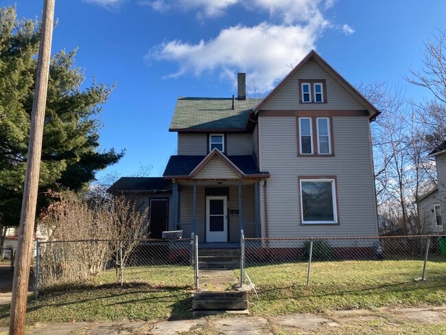 Building Photo - 736 S Seneca Ave